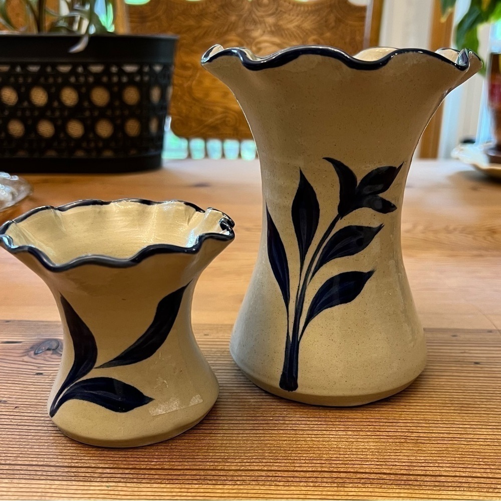 Williamsburg Pottery Salt Glaze Stoneware Vase Blue Leaf Design Ruffle/2